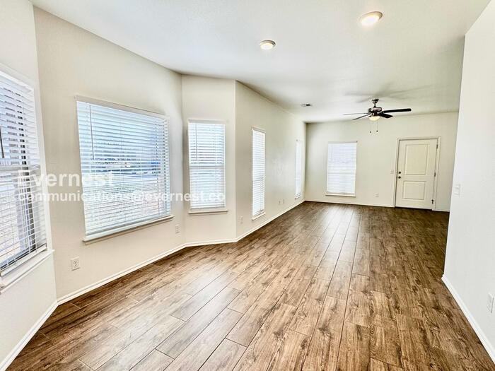 321 E Redwood St - Photo 6 of 23