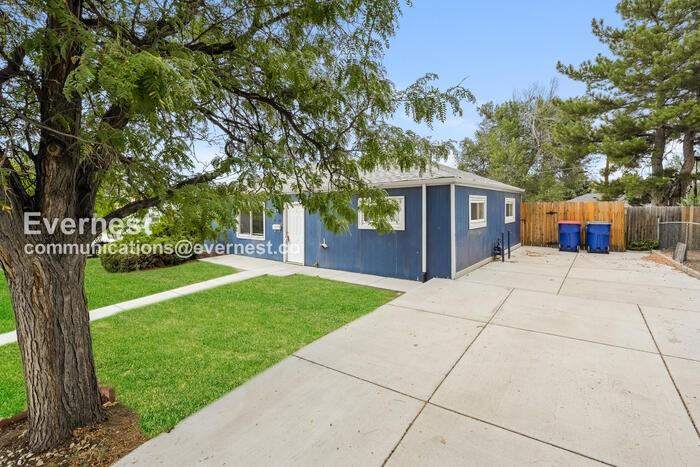 706 Uvalda St - Photo 3 of 27