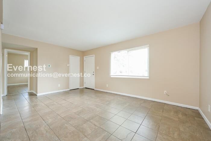 706 Uvalda St - Photo 4 of 27