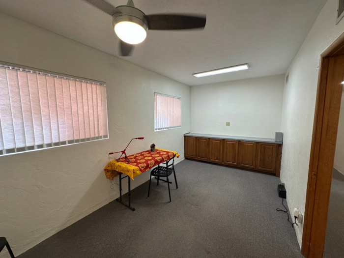 927 N Swan Rd - Photo 5 of 15