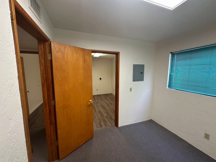 927 N Swan Rd - Photo 7 of 15