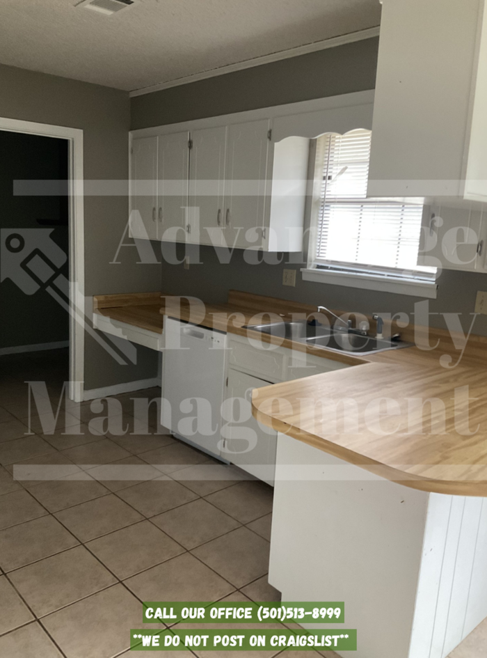 9 Meadow Creek Dr - Photo 3 of 10