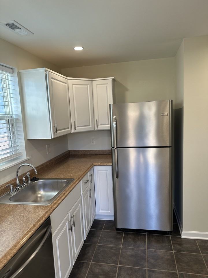 5225 Valley Stream Rd #1 - Photo 5 of 24