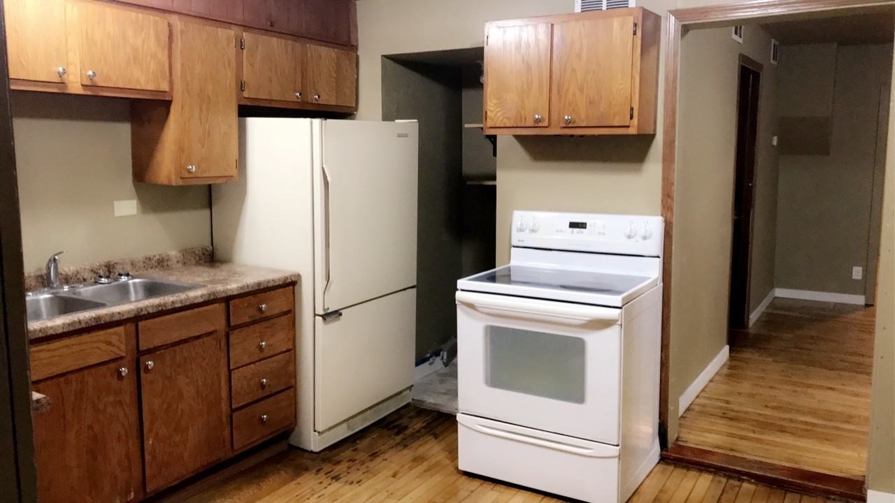 411 8th St #411 - Photo 3 of 19