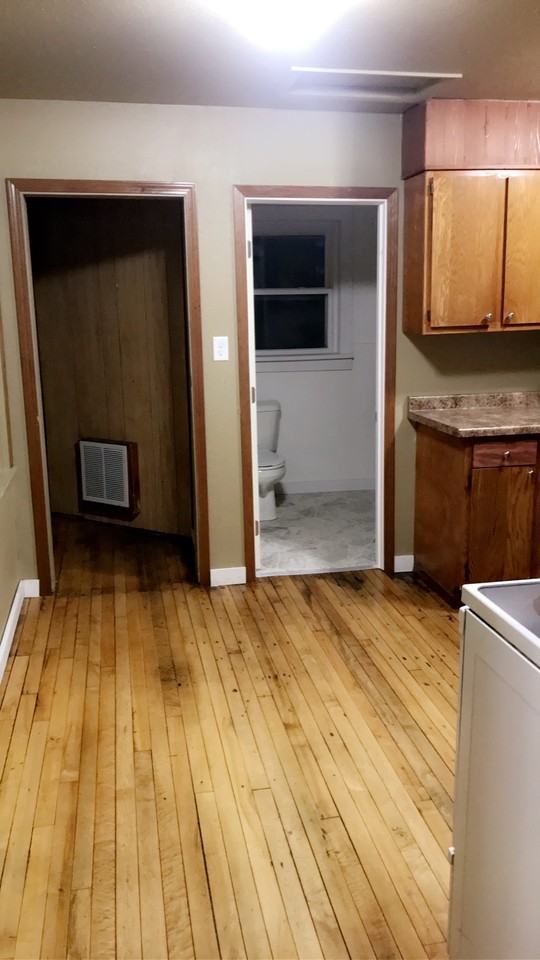 411 8th St #411 - Photo 5 of 19