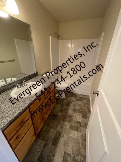 1023 Sw Oliver Pl #1 - Photo 5 of 12