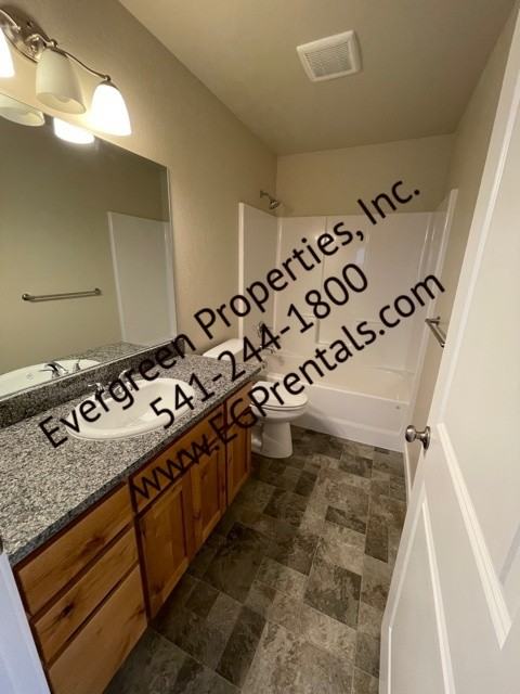 1023 Sw Oliver Pl #1 - Photo 6 of 12