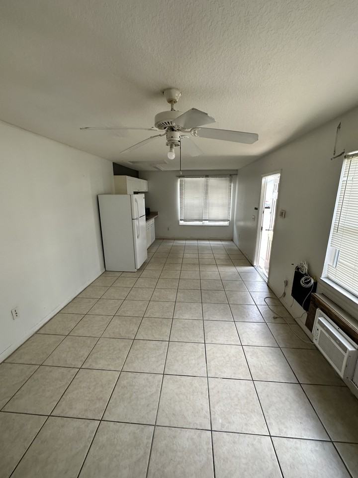 235 Mango Dr #B - Photo 3 of 27