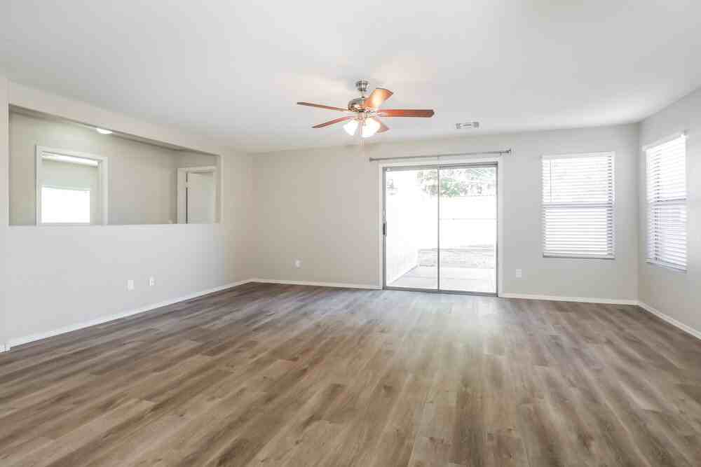 11240 E Sunland Ave - Photo 3 of 16