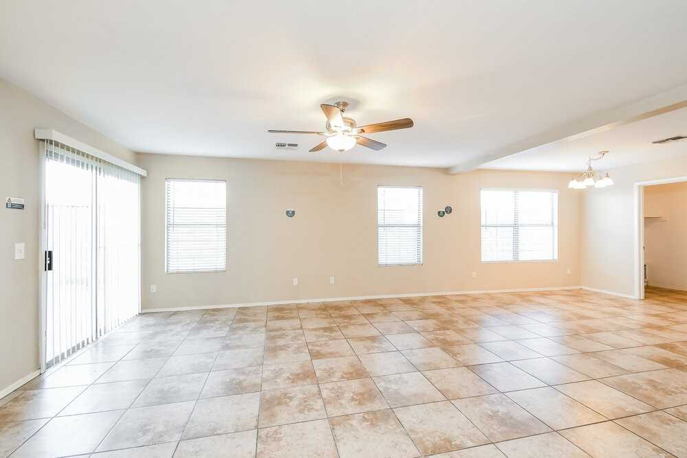 2746 S Southwind Dr - Photo 4 of 17