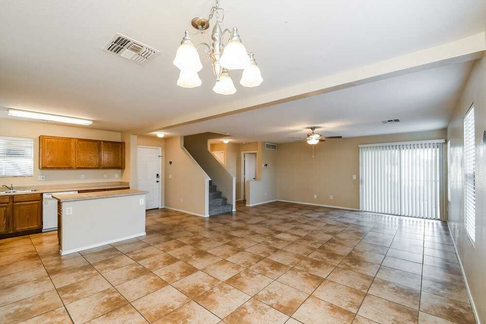 2746 S Southwind Dr - Photo 5 of 17