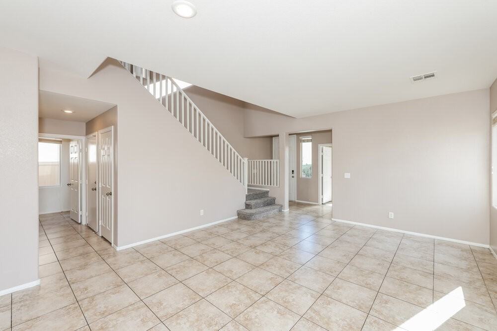 944 Lucky Bamboo Dr - Photo 5 of 17