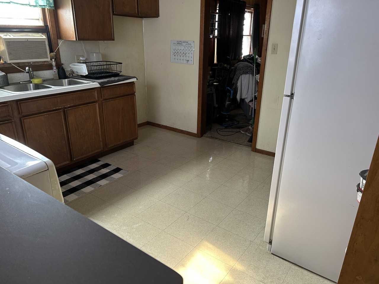 150 S 3rd St #1 - Photo 5 of 7