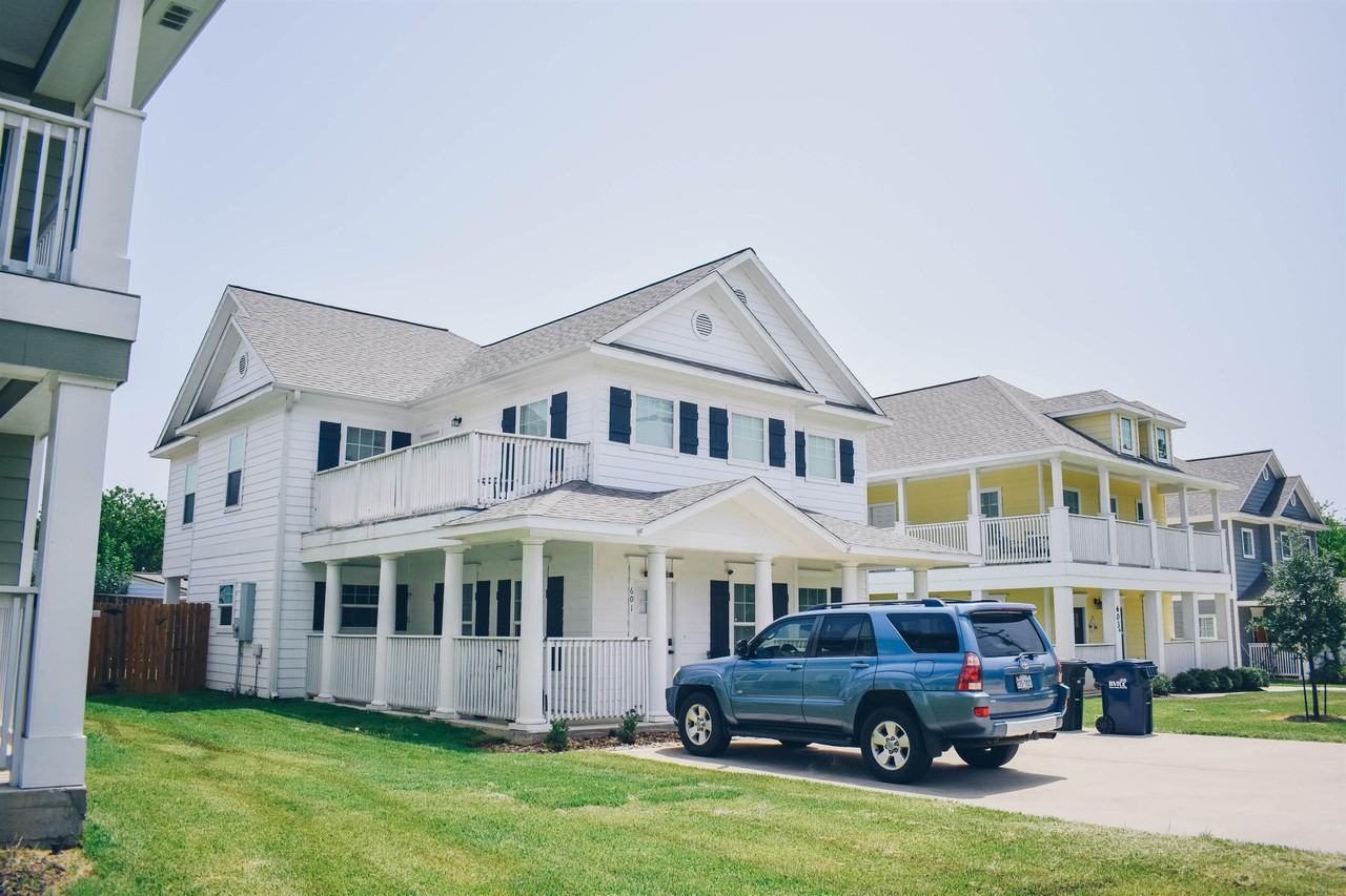 601 Highlands St #1 - Photo 2 of 27