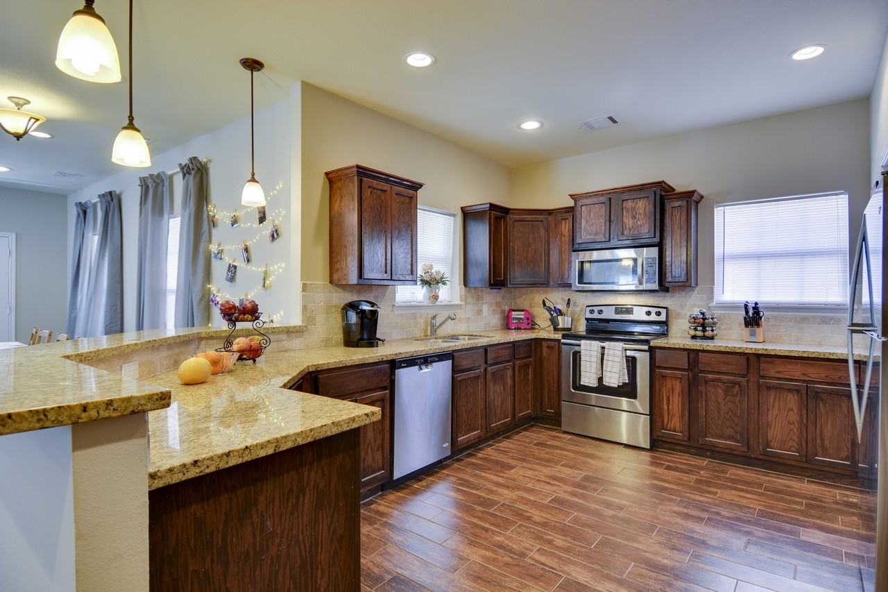 601 Highlands St #1 - Photo 4 of 27