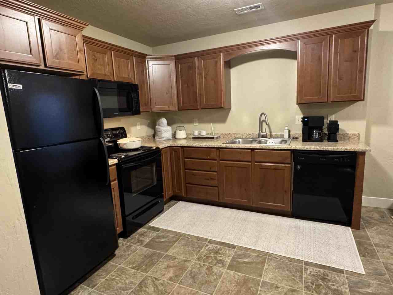 573 Sw #B - Photo 3 of 6