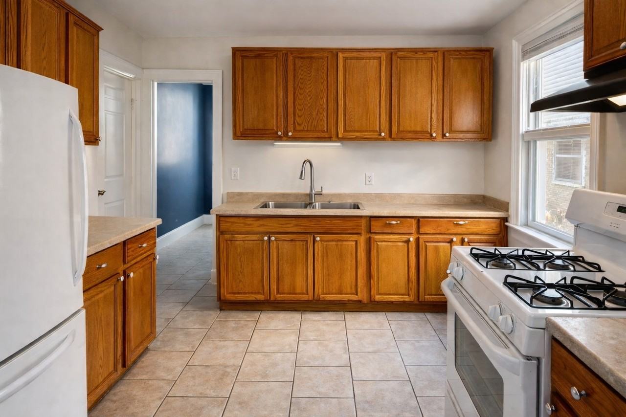 479 Broad St #2NORTH - Photo 2 of 7