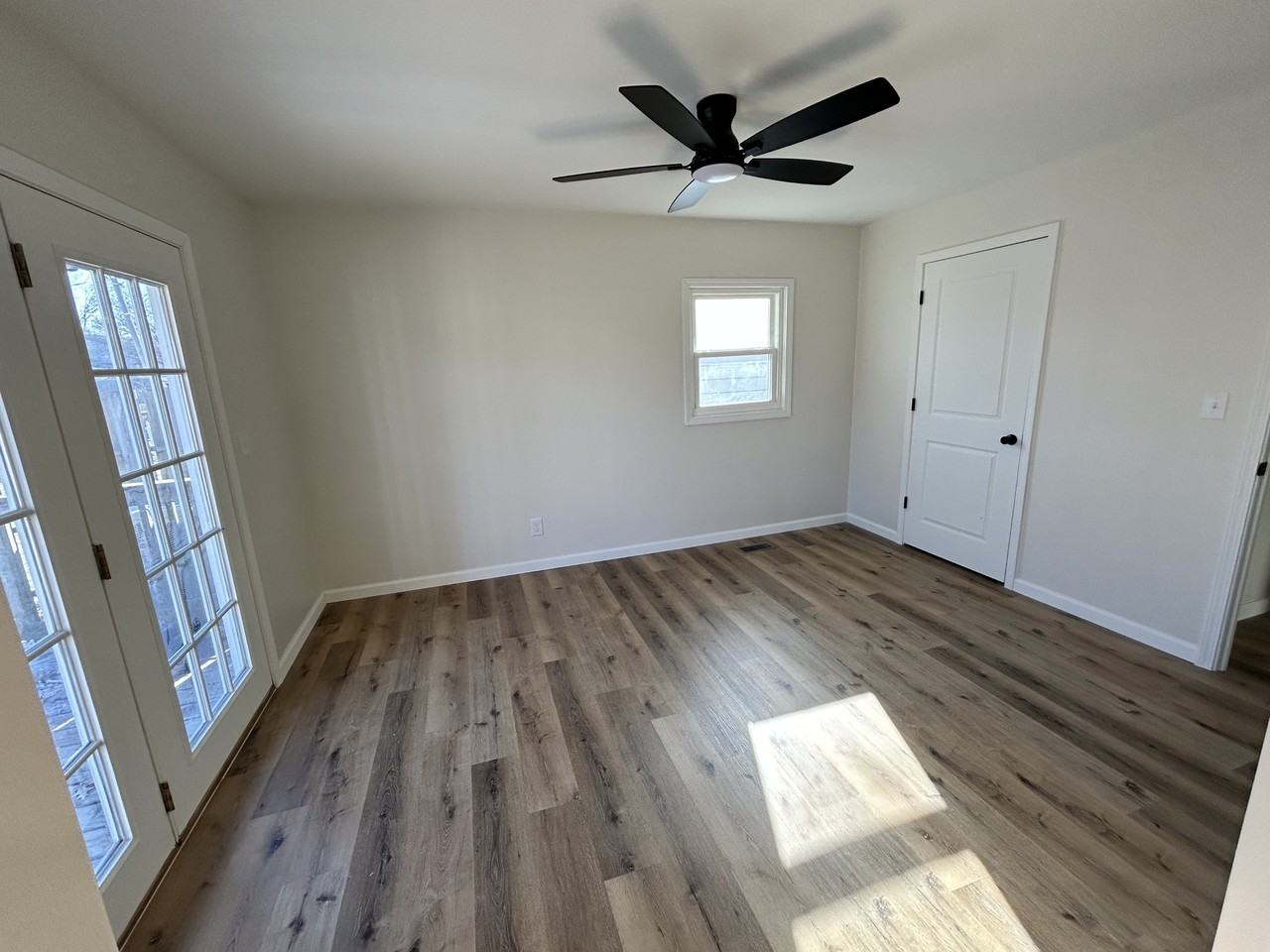 806 Stratford Dr - Photo 4 of 11