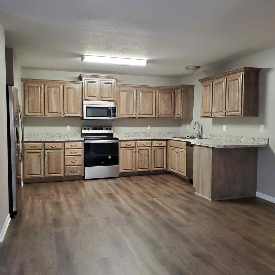 897 W Gay St #B - Photo 5 of 29