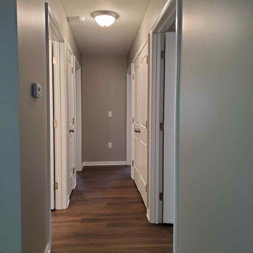 897 W Gay St #B - Photo 7 of 29