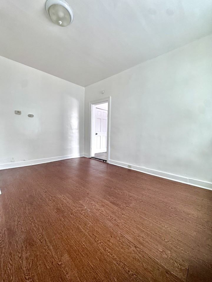 256 14th St #2 - Photo 5 of 11