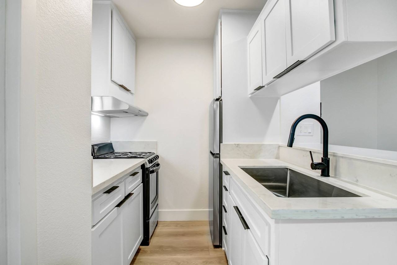 727 Westbourne - Photo 4 of 26