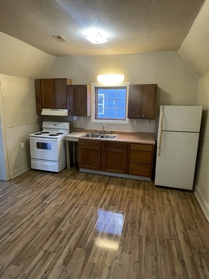 1612 8th Ave #1 - Photo 4 of 8