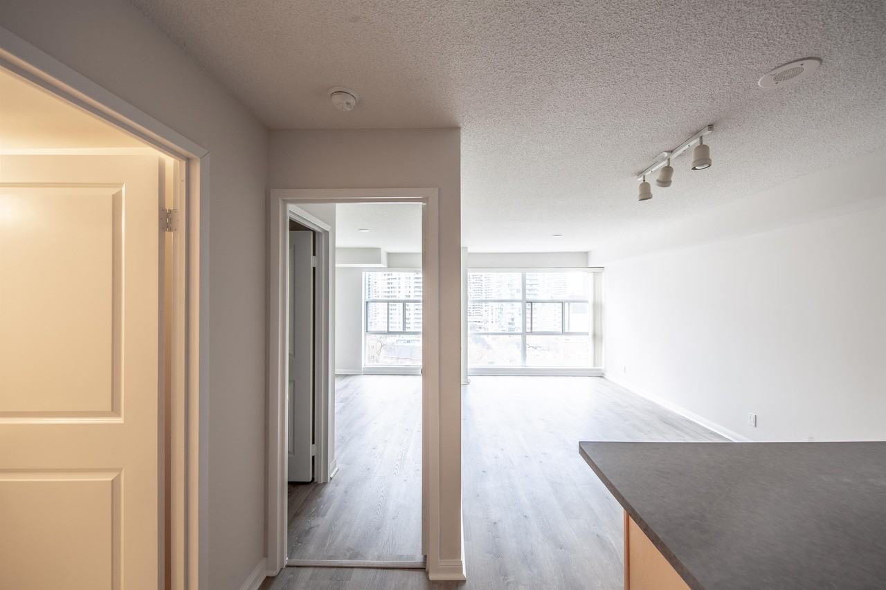 11 Jefferson At 11 Saint Joseph #1408 - Photo 2 of 10