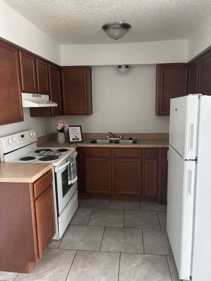 2119 SW 39th St. - Photo 4 of 14