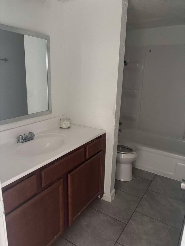 2119 SW 39th St. - Photo 6 of 14