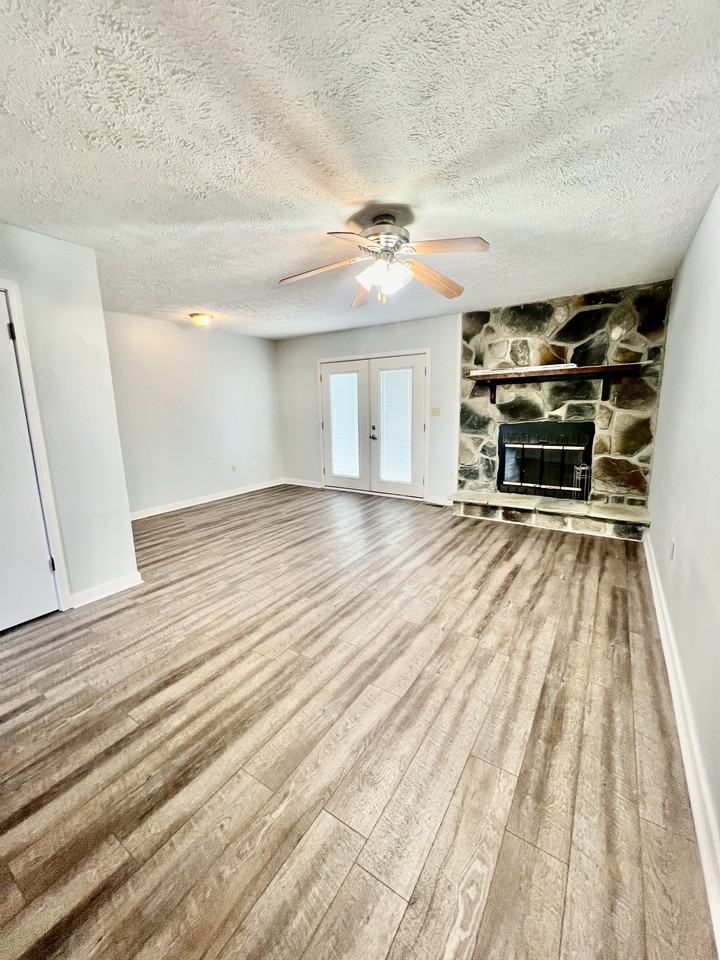 403 Cedarstone Dr #1 - Photo 4 of 31