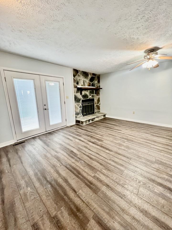 403 Cedarstone Dr #1 - Photo 5 of 31