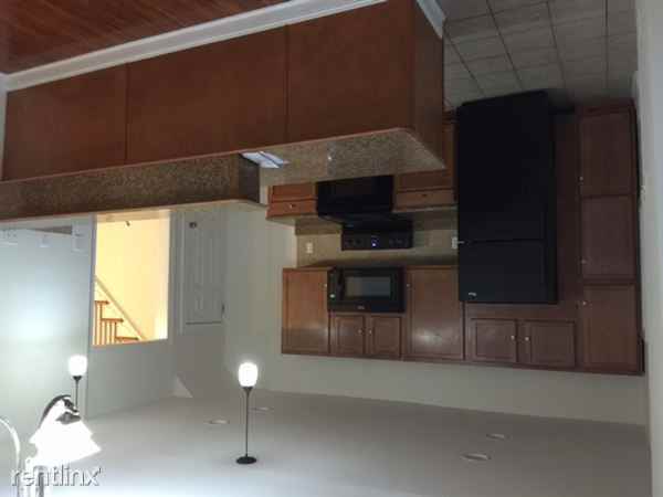 215 W 21st St - Photo 2 of 10