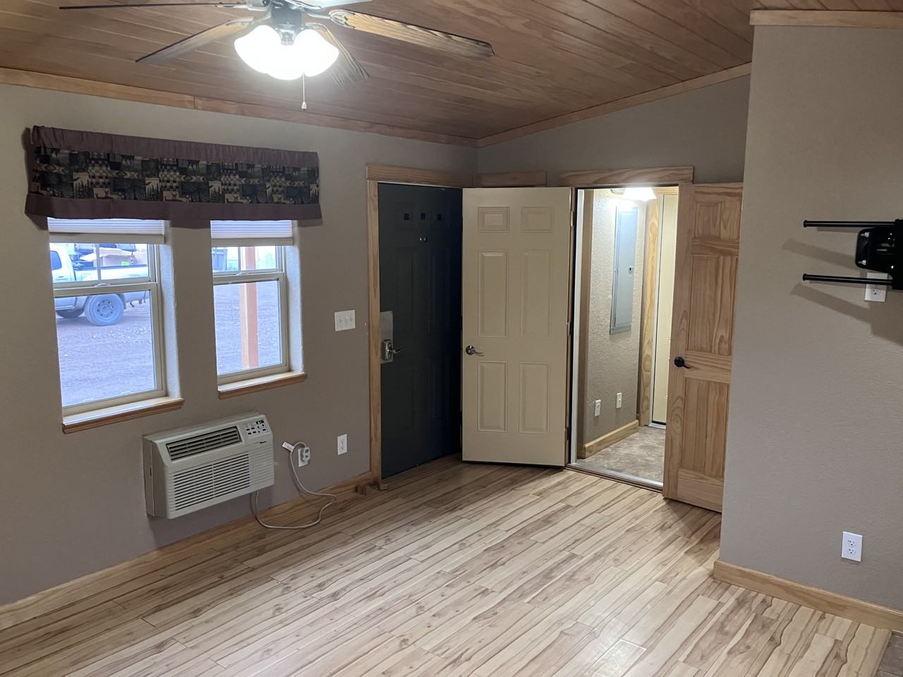 24 Davis Ct #4 - Photo 2 of 7