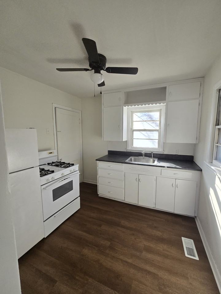 511 E Funston St #1 - Photo 4 of 16