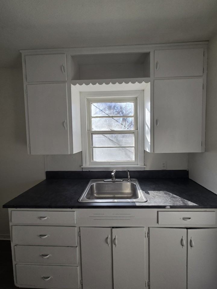 511 E Funston St #1 - Photo 6 of 16