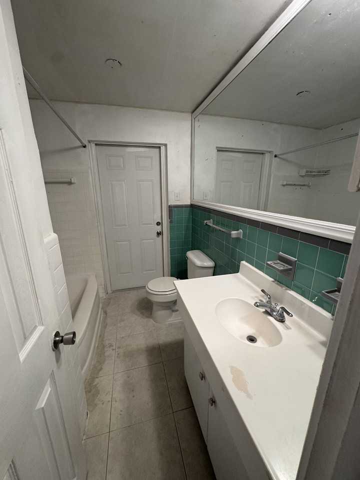 1722 Pine Ave #10 - Photo 7 of 24