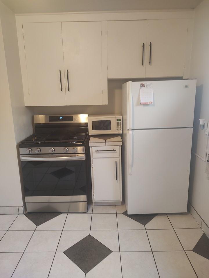 1006 Richardson Ct #5 - Photo 3 of 10