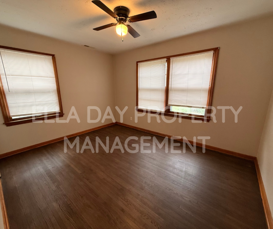 2512 S Ellis Ave #1 - Photo 3 of 7