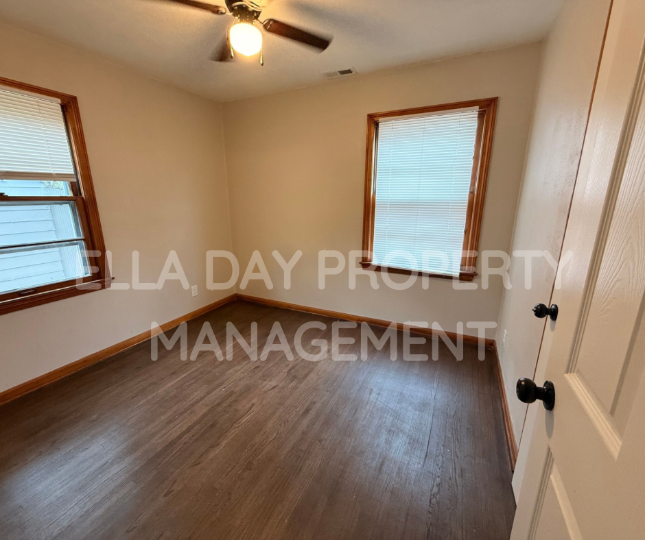 2512 S Ellis Ave #1 - Photo 5 of 7