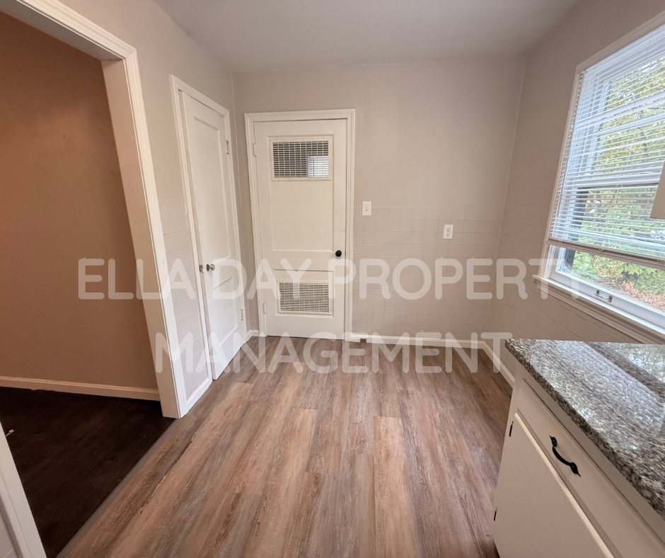 2512 S Ellis Ave #1 - Photo 6 of 7