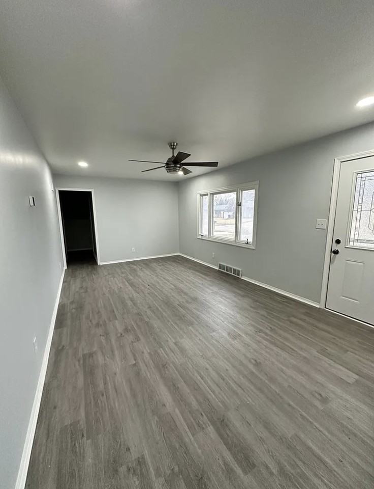 116 E Park Lane St #1 - Photo 3 of 10