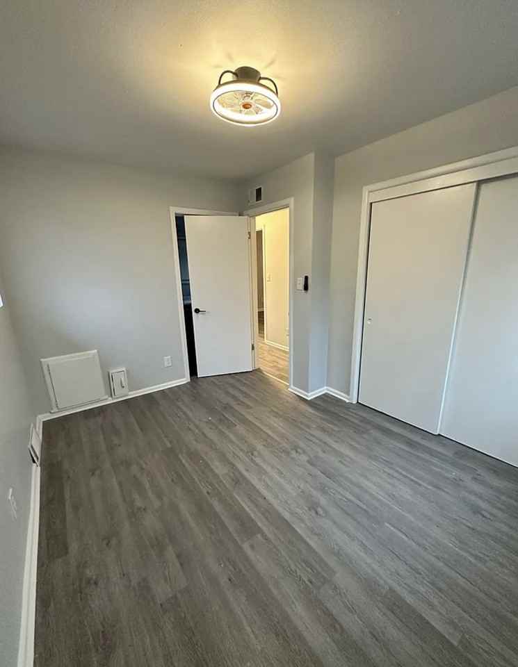 116 E Park Lane St #1 - Photo 5 of 10