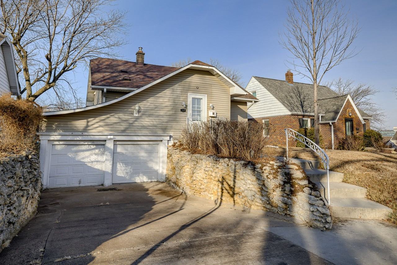 1008 S 41st St #1 - Photo 2 of 50