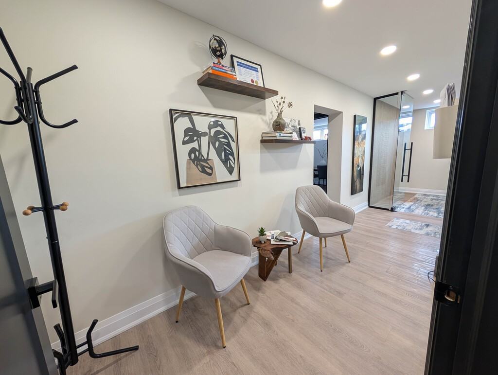 174 Eastchester Ave - Photo 3 of 40