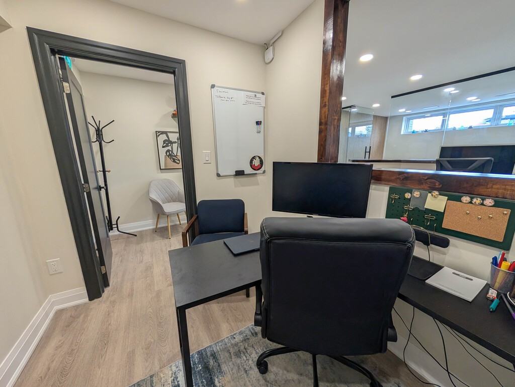 174 Eastchester Ave - Photo 4 of 40