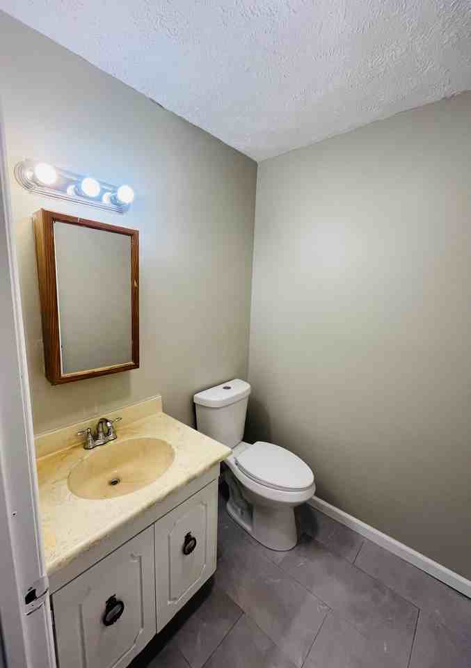 846 N Main St #J - Photo 4 of 9