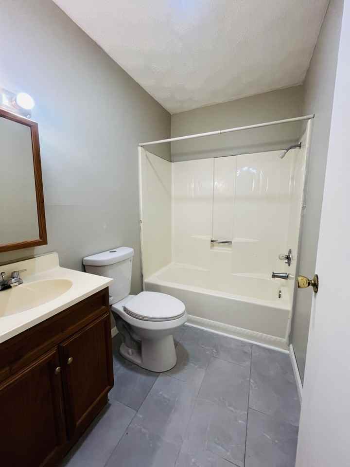 846 N Main St #J - Photo 7 of 9