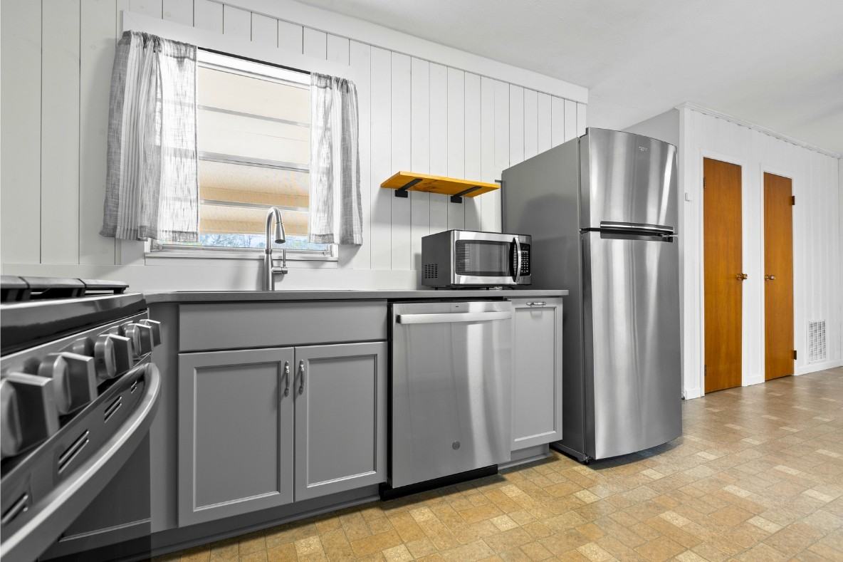 1558 Emily Ave #1 - Photo 5 of 20