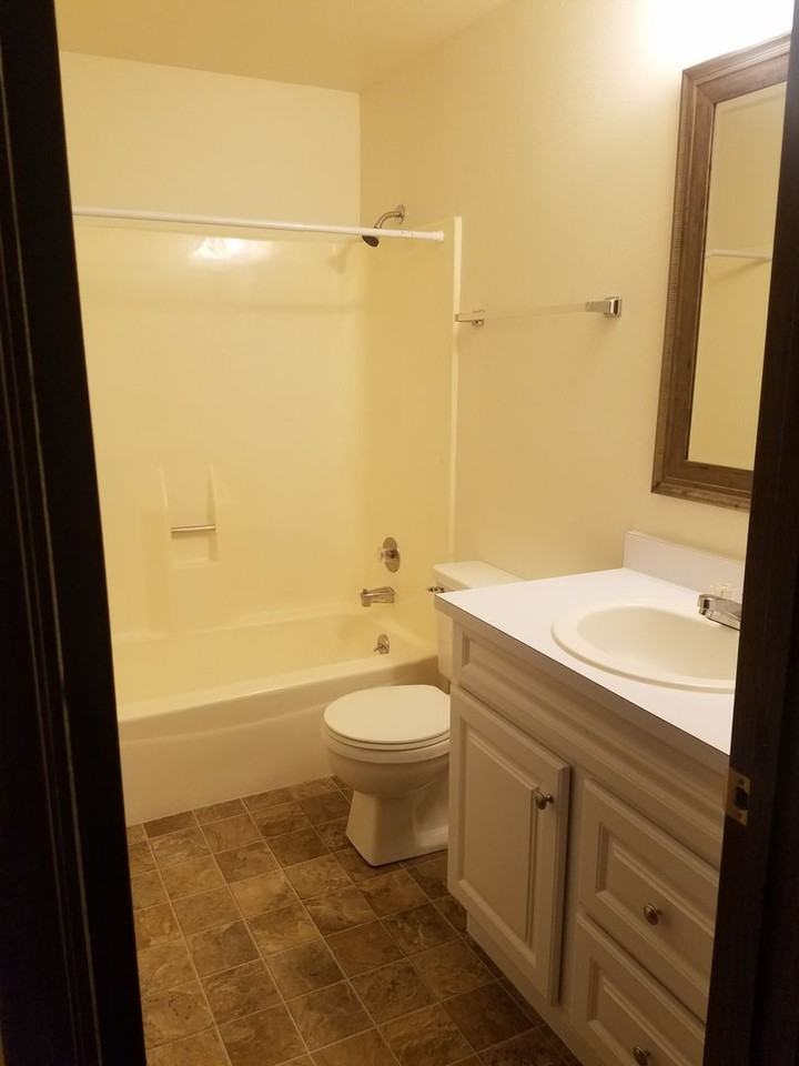 Stratford Heights in University Place - Photo 3 of 39